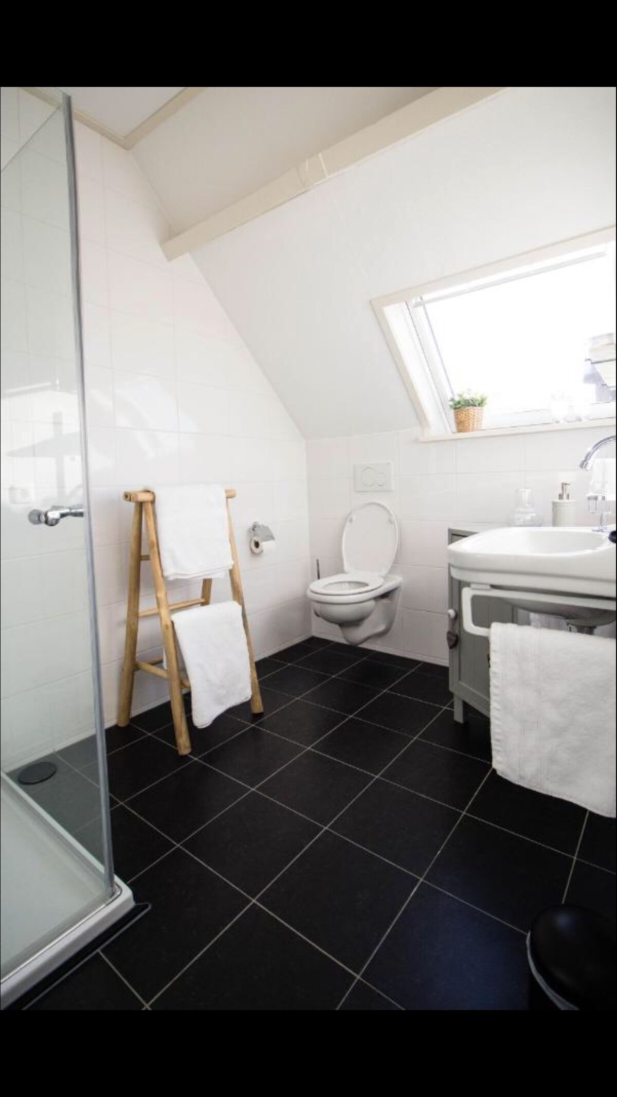 Hete avonturen in hun ruime badkamer
